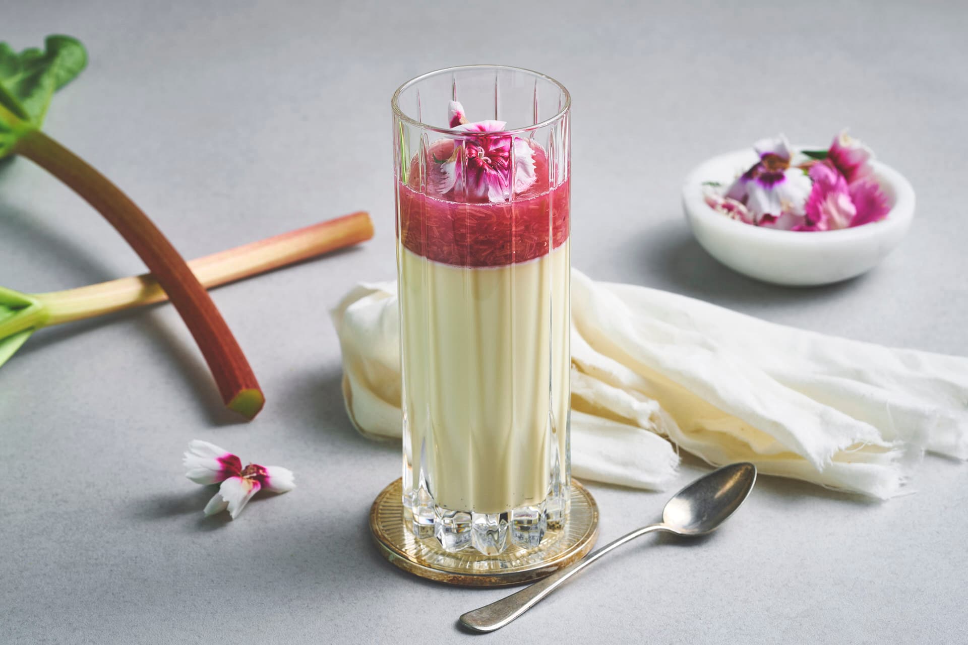 Panna cotta med rabarbra