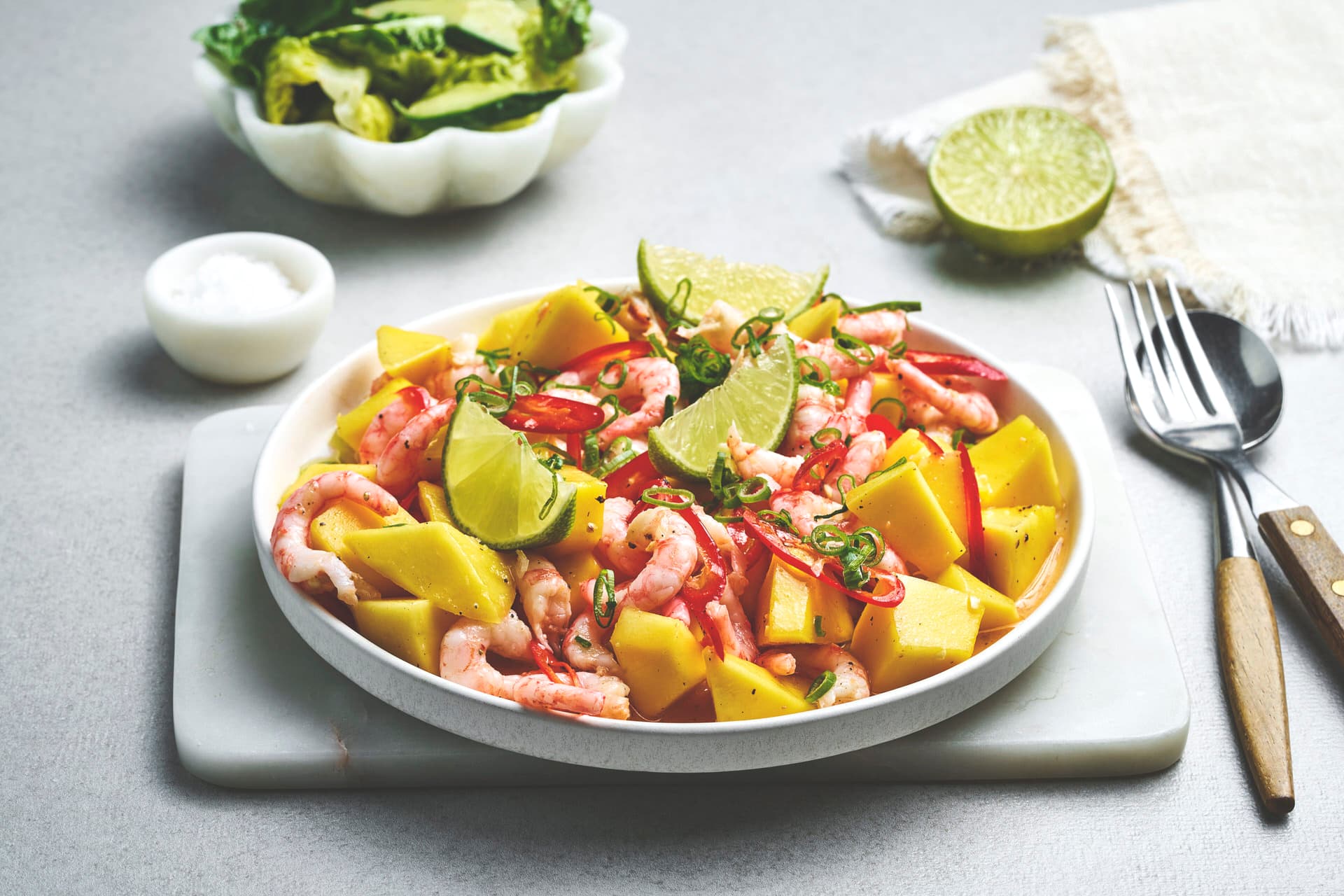 Rekesalat med mango, chili og lime
