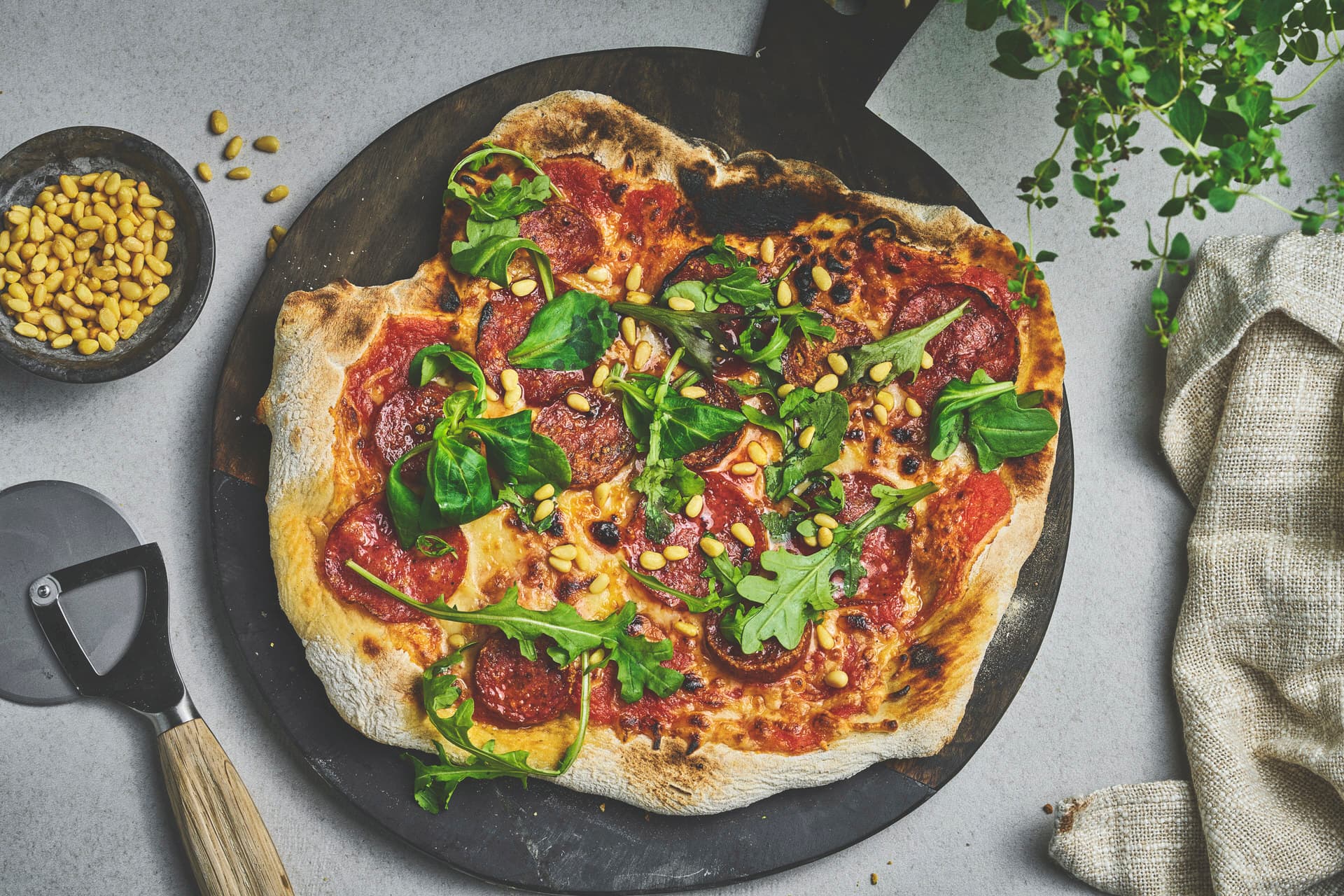 Pizza med fennikelsalami