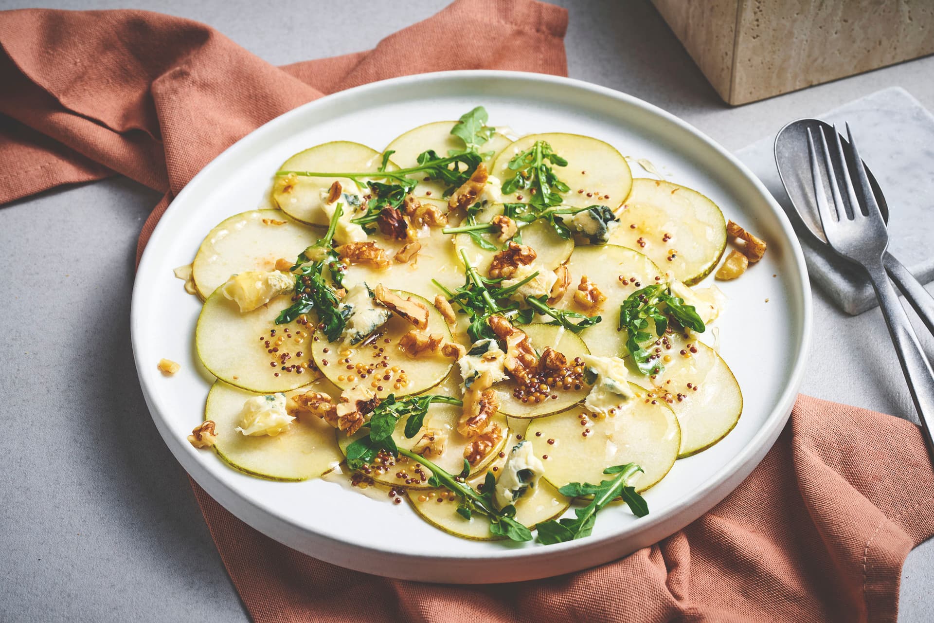 Pærecarpaccio med blåmuggost