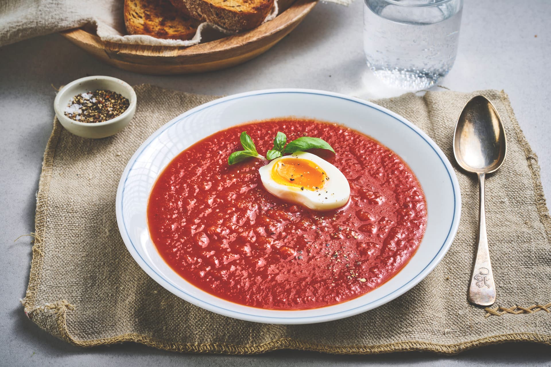 Tomatsuppe med egg