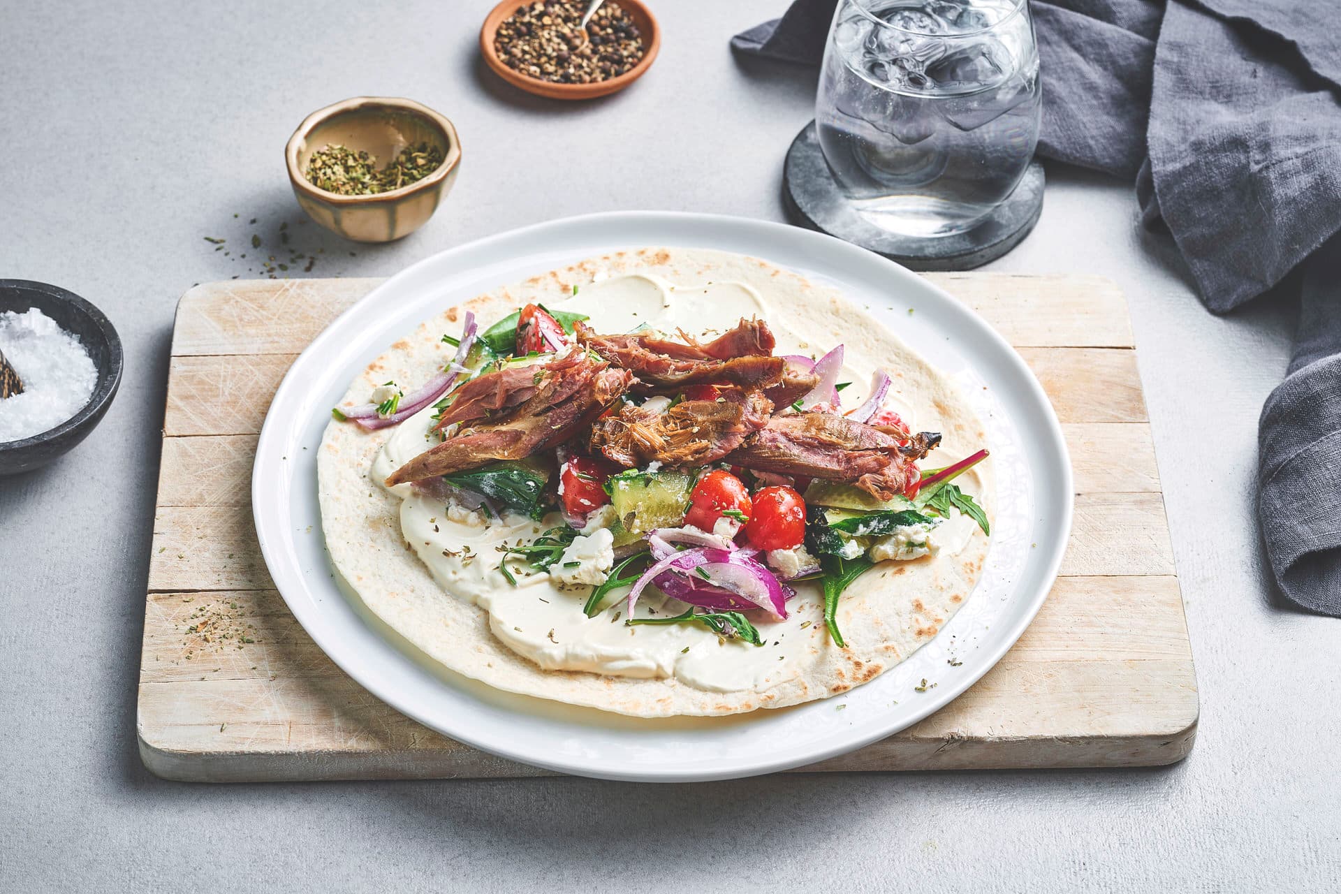 Lammewraps med feta og grønnsaker