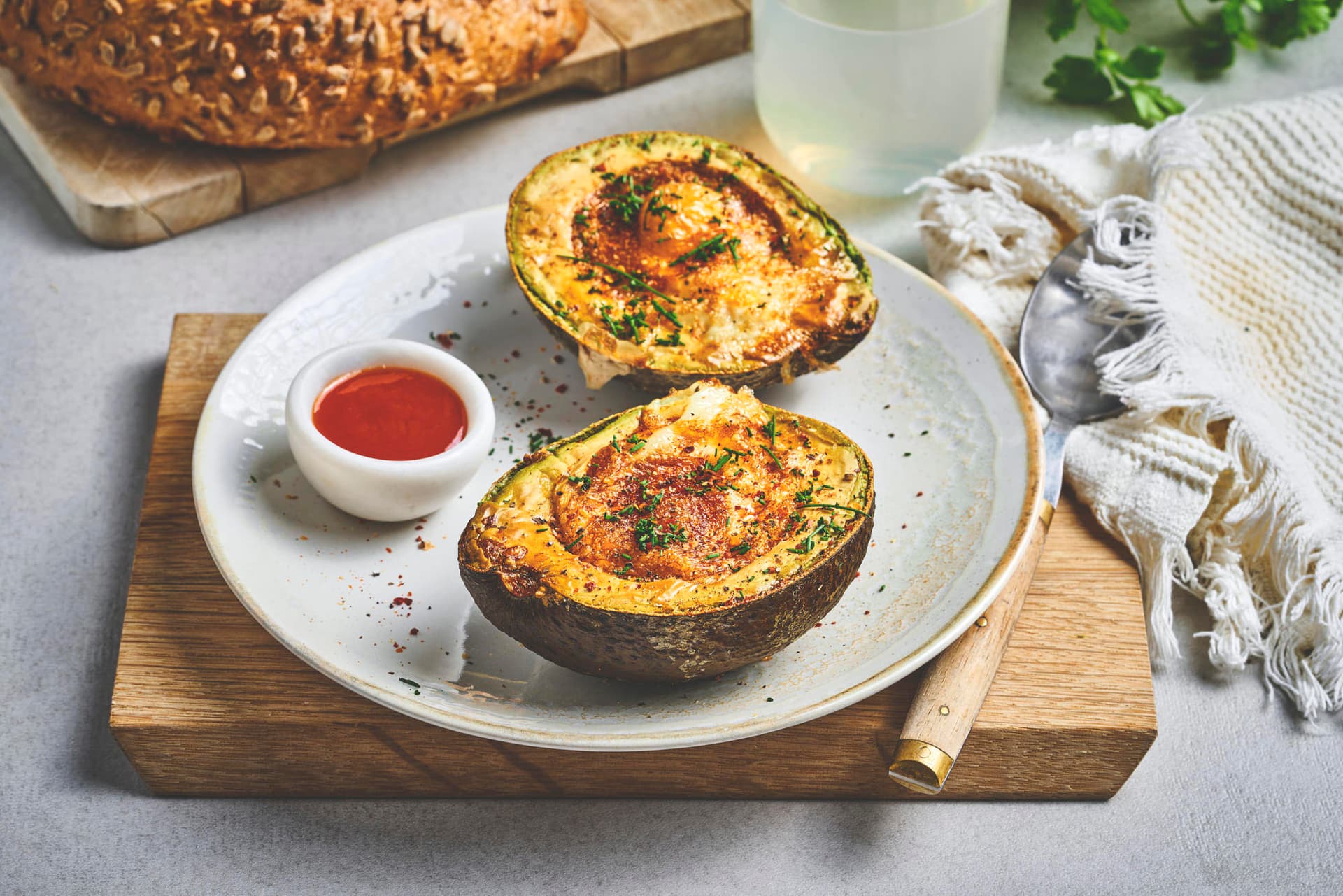 Bakt avokado med egg i airfryer