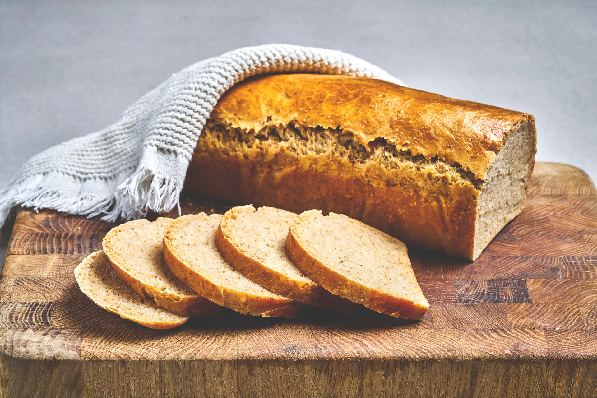 Hjemmebakt lyst brød