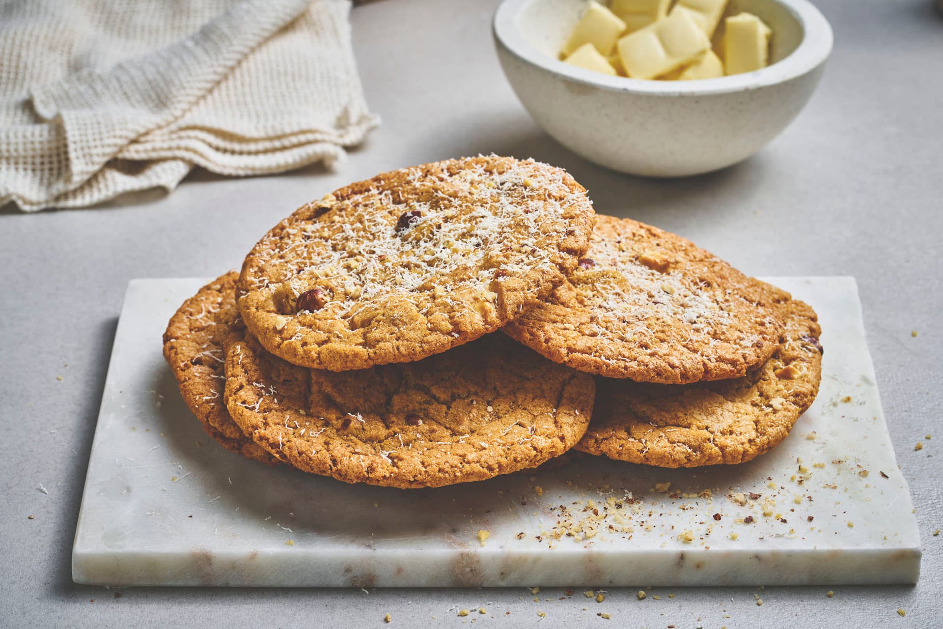 Cookies med hvit sjokolade og hasselnøtter