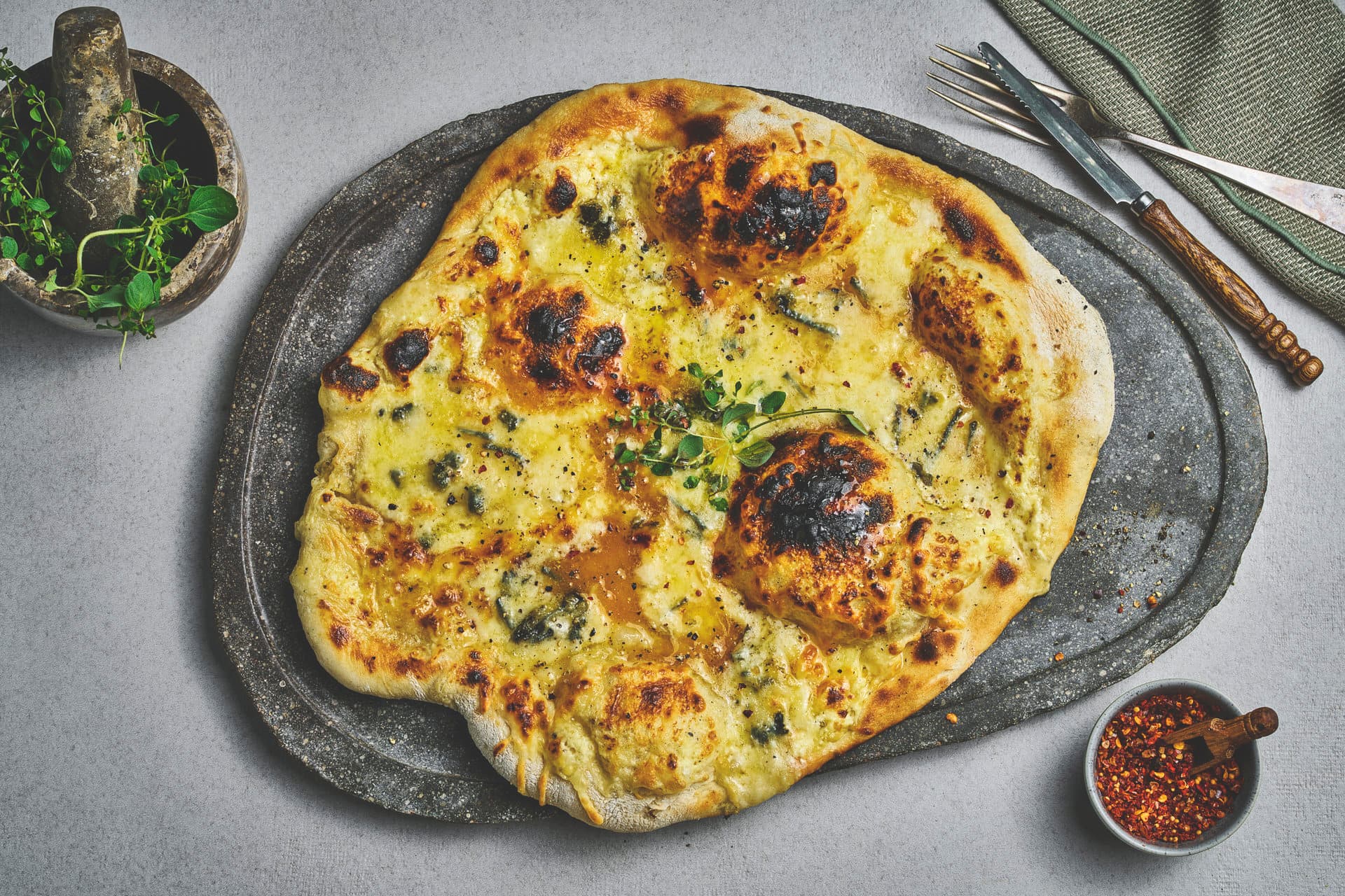 Pizza med blåmuggost og honning
