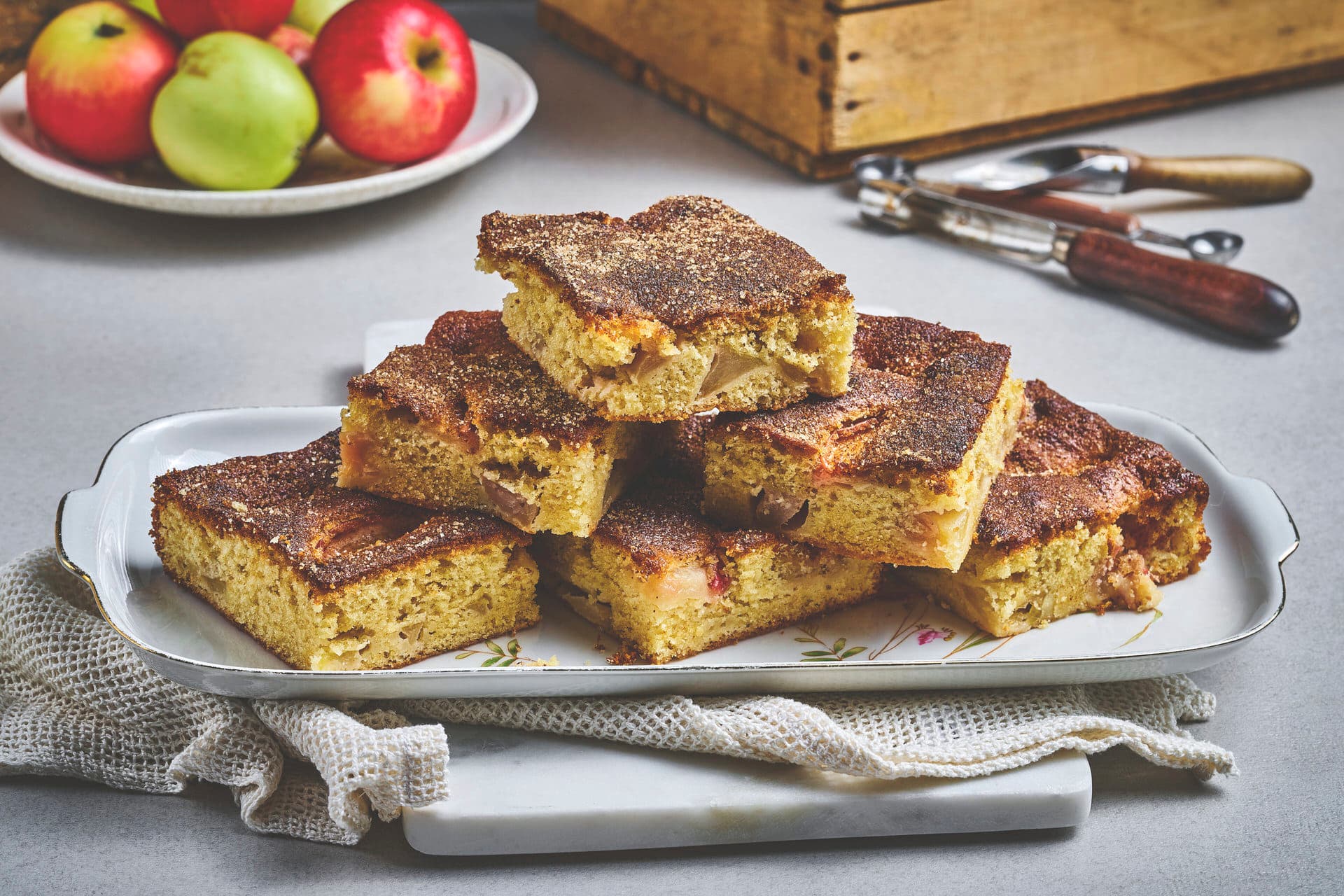 Easy Apple Cake with Cinnamon