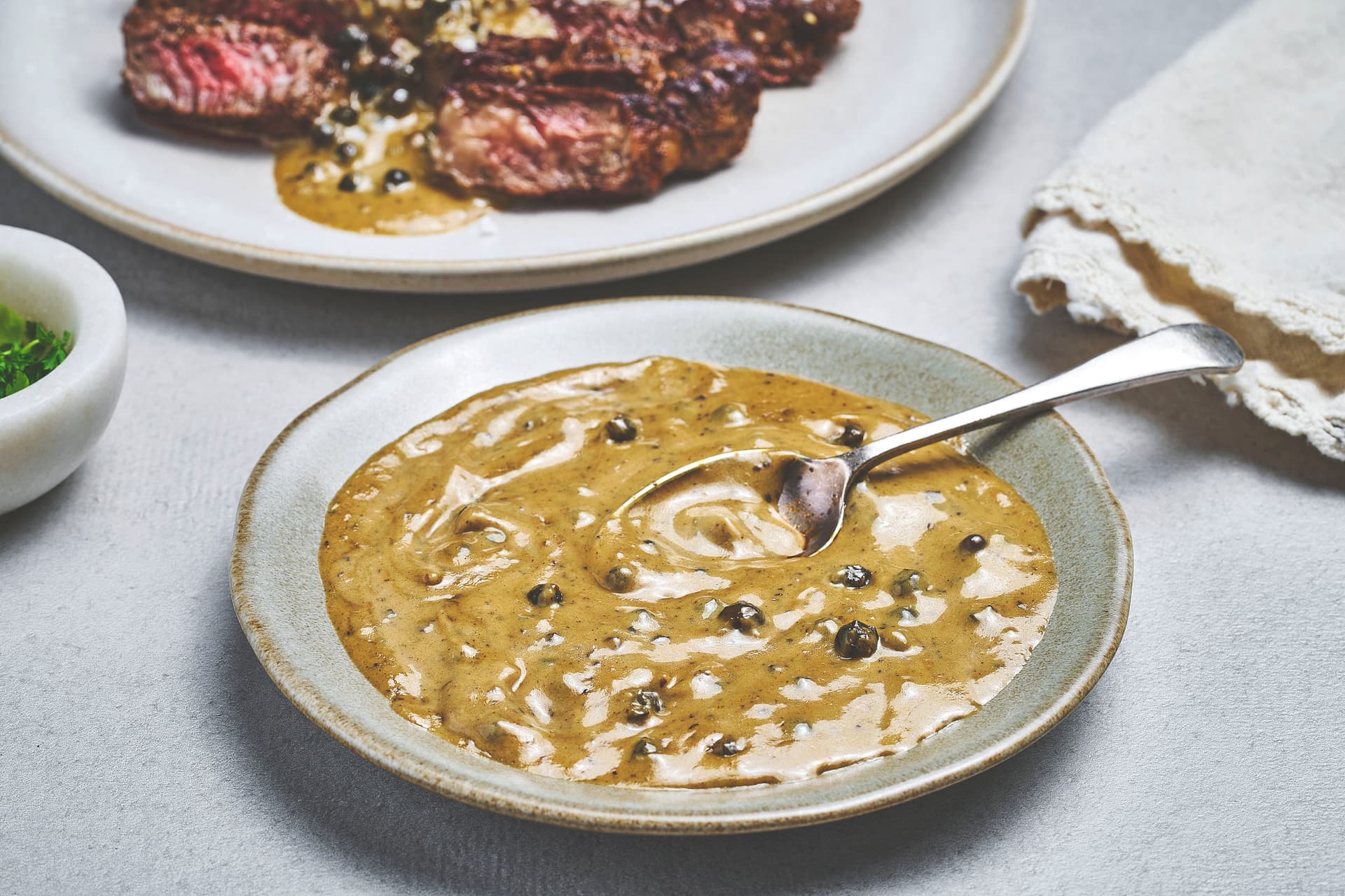 Peppersaus med syltet grønn pepper