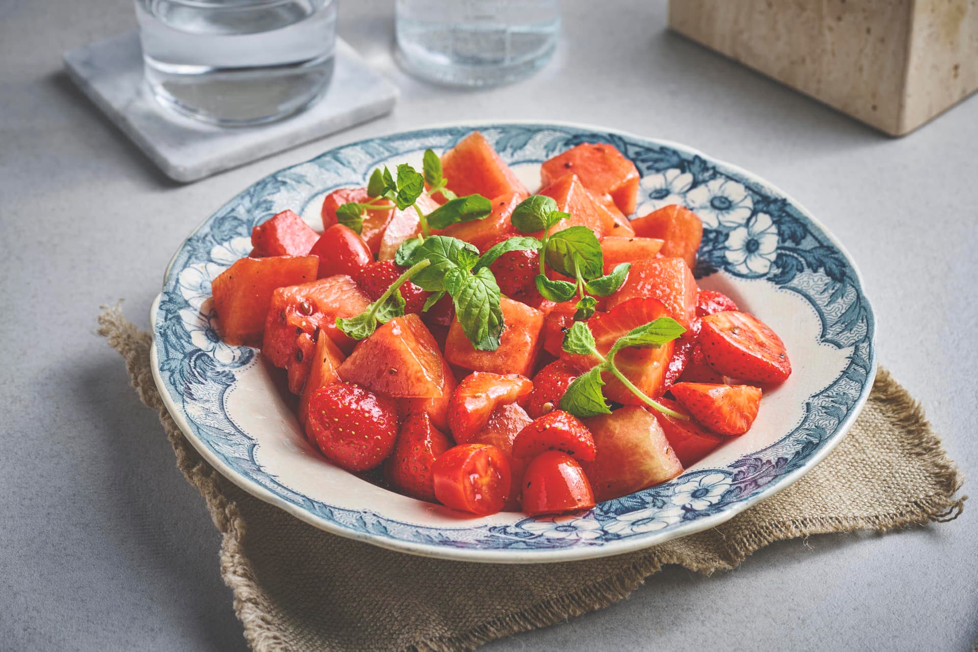 Jordbær, tomat og vannmelonsalat